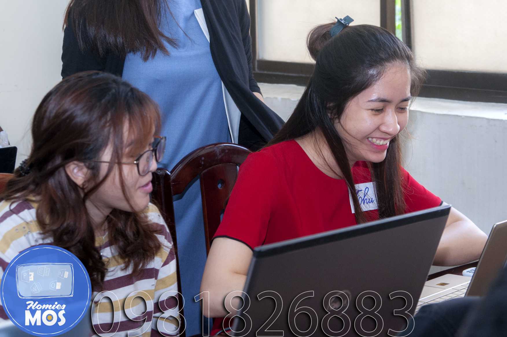 Lớp học luyện thi MOS Excel thực tế